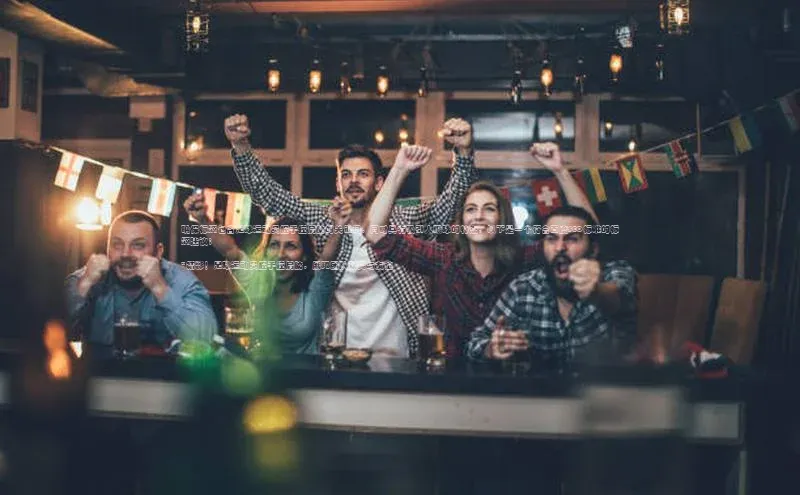 门徒平台登录地址百度技术学院确保标题包含足球运动员握手撞肩膀的关键词，同时具有吸引人眼球的特点。以下是一个符合百度SEO标准的标题建议：

\